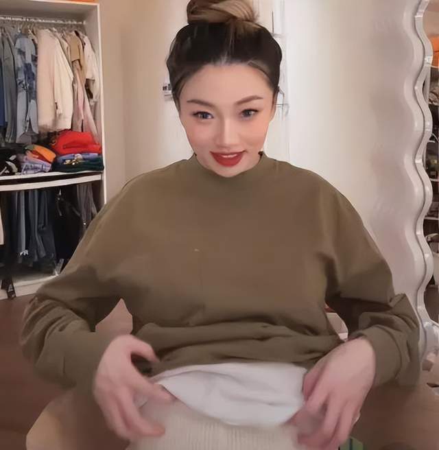 程晓玥|32岁程晓玥晒超大孕肚！又大又圆预计七八个月，网友盲猜：是女儿