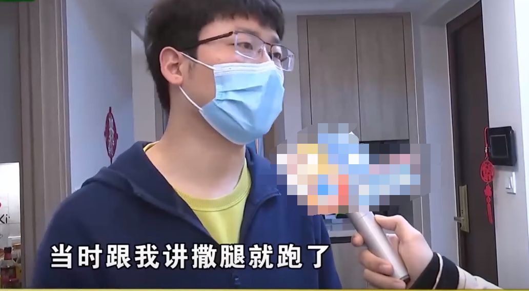 卧室门被打开，女子发现门后藏着男邻居，男子：我来看装修的