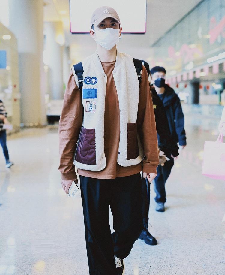 张云龙|张云龙飞往丽江,被疑加盟夫妻情感观察综艺,网友:他没妻子呀