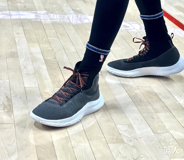 克莱·汤普森|NBA球员上脚：德罗赞穿Kobe1，库里的Curry4有意思