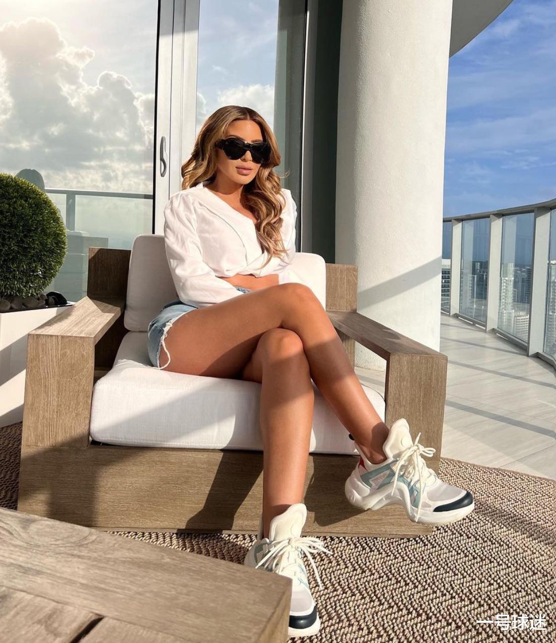 科勒·卡戴珊|穿泳装开豪车,皮蓬前妻享受海岛风光,事业红火,和卡戴珊姐妹PK