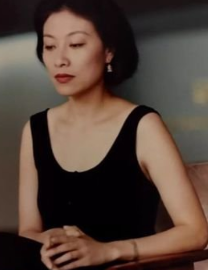 岳红|影后岳红：因春晚爆红，怀孕5个月被抛弃，离婚30年至今单身