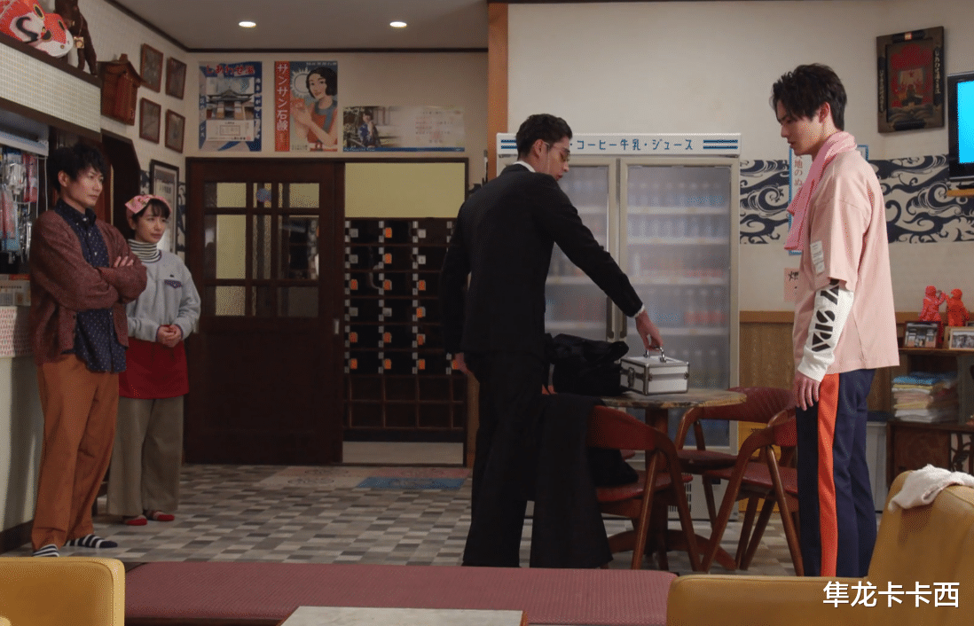 |假面骑士revice:新组织BOSS疑似狩崎亲爹