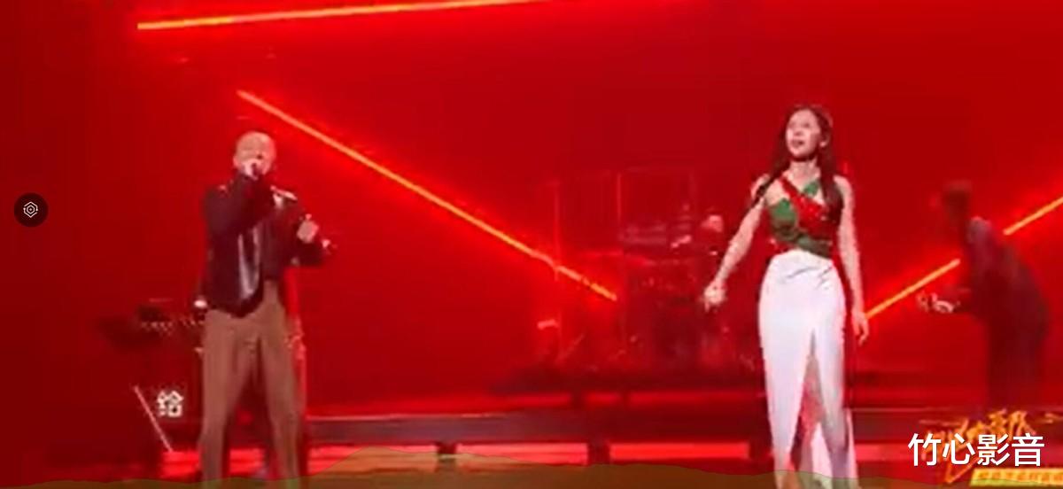 周晓鸥|为什么周晓鸥张碧晨不能分组，三个方面评《我还年轻我还年轻》