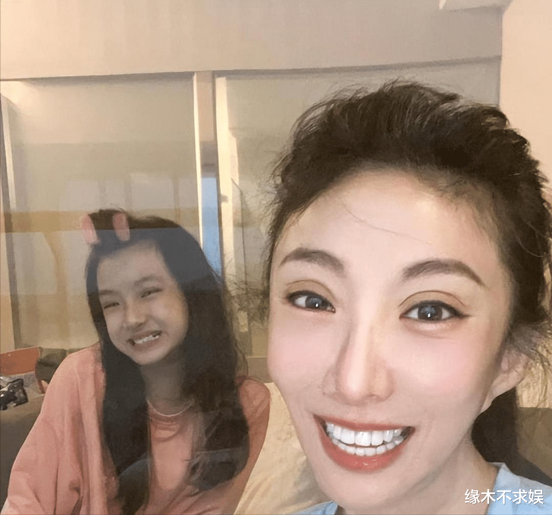 校园欺凌|小S校园霸凌事件反转!癌症妈妈自曝虐女,把女儿打到满地是血