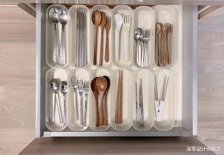 128㎡带三室两厅两卫,白+原木色调厨房,自带一股烟火气儿