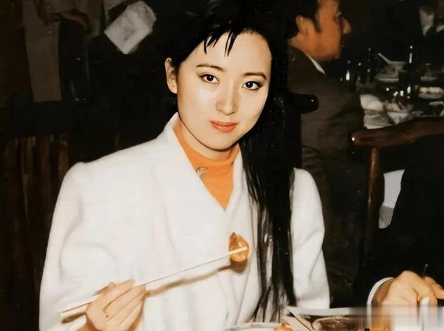 陈晓旭|陈晓旭：一生无儿无女，丈夫还俗娶妻生子，给父母留下了余生的痛