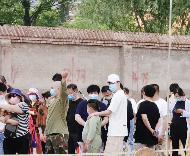 赵露思|明星做核酸百态：赵露思痛苦到流泪、于和伟跑去钓鱼、潘子很憔悴