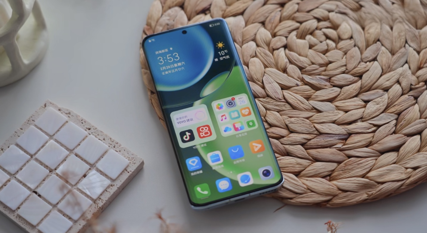 |荣耀亮利剑:硬件参数拉满,比iPhone 13便宜2000