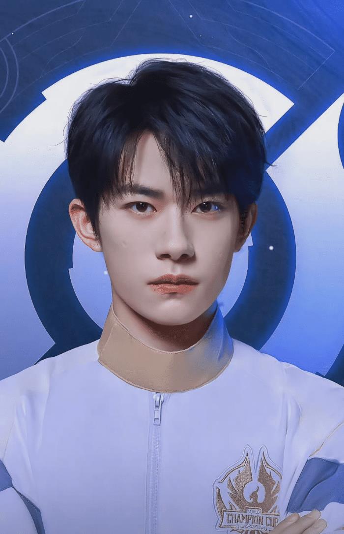 易烊千玺|易烊千玺要和刘浩存二搭？张艺谋新片还未开拍，就遭到粉丝抵制