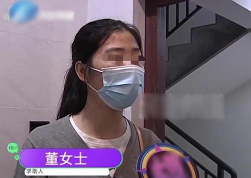 郑州一保洁阿姨捡到23万玉镯,失主给1万酬金,却要求物业开除她