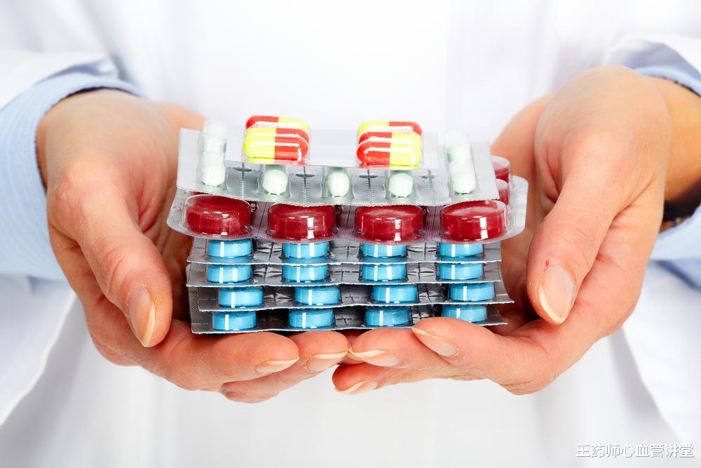 咳嗽|疫情爆发期到来,张文宏对老年人提出特殊要求!尤其警惕药物中毒