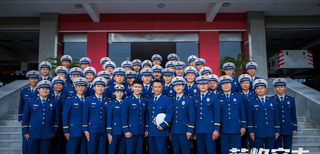 李溪成|蓝焰突击完美收官，用眼泪祭奠成长，用青春歌颂英雄，任嘉伦绝了