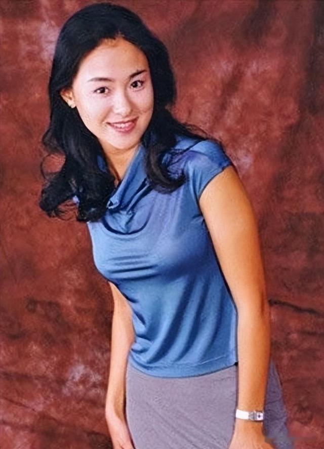 沈傲君|沈傲君：年轻颜值惊艳众人，错付10年情，相亲嫁圈外人发福也幸福