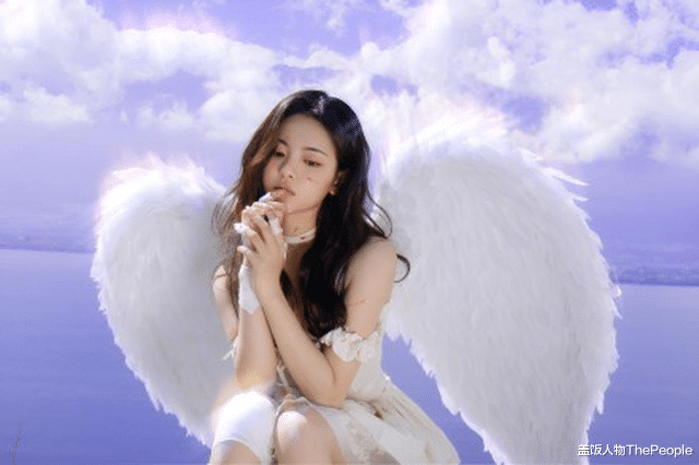维多利亚的秘密|同样挥动着“翅膀”:有女星美若天仙、惊艳四座,有人像扑棱蛾子