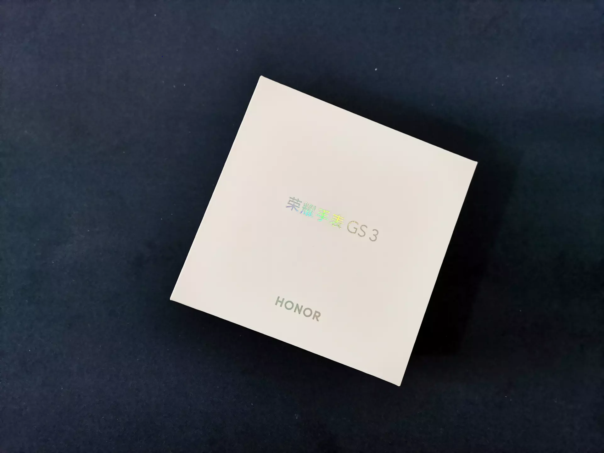 卫星|绅士品味，商务感十足的荣耀手表GS 3流光经典版，让你穿衣百搭