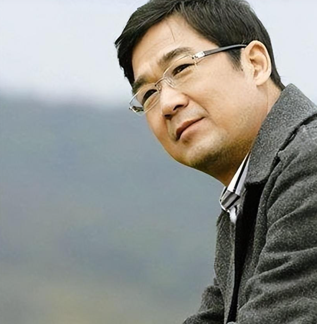 张国立|罗秀春：花7年捧红张国立，离婚后和儿子抱头痛哭，如今怎样了