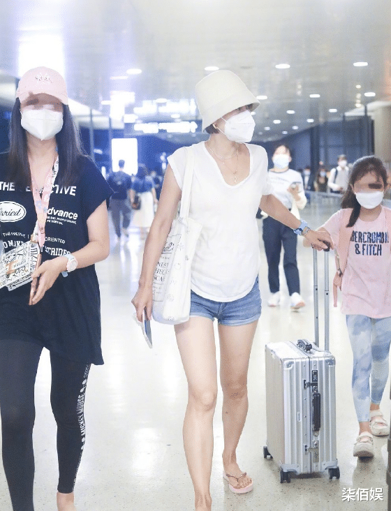 马伊琍|马伊琍文章大女儿近照曝光,14岁爱马身高164左右,被指偏矮很多