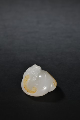 翡翠|和田玉籽料鱼化龙把件