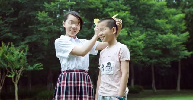 案例:男子把女友孩子培养成才,亲儿子辍学打工,如今他独尝苦果
