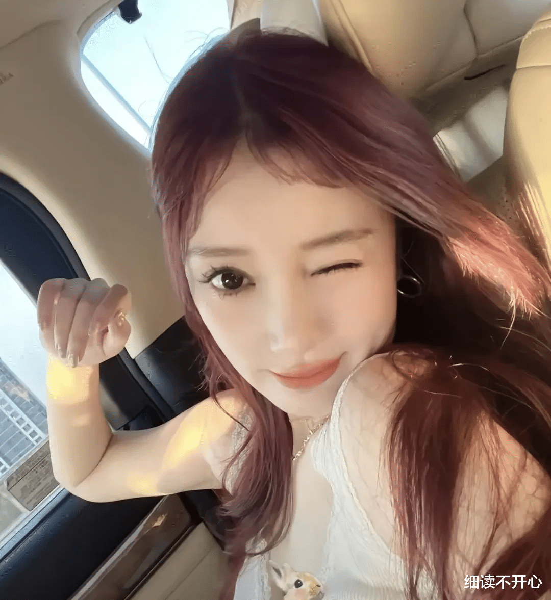 李小璐|李小璐,怎么变成这样了,就像换了一个人。