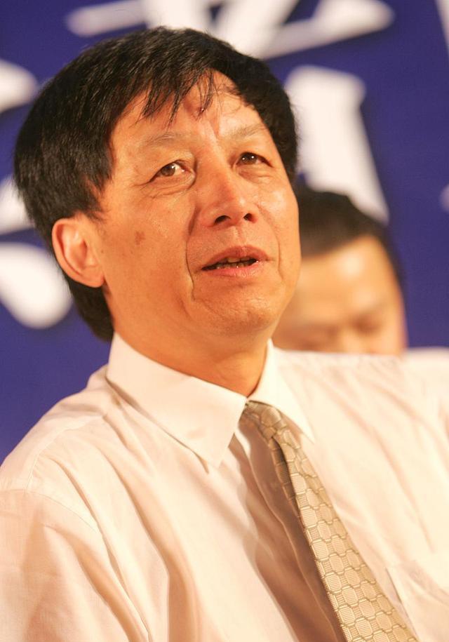 |易中天作品被下架，早被资本“吞噬”的他，这次翻车一点也不冤枉