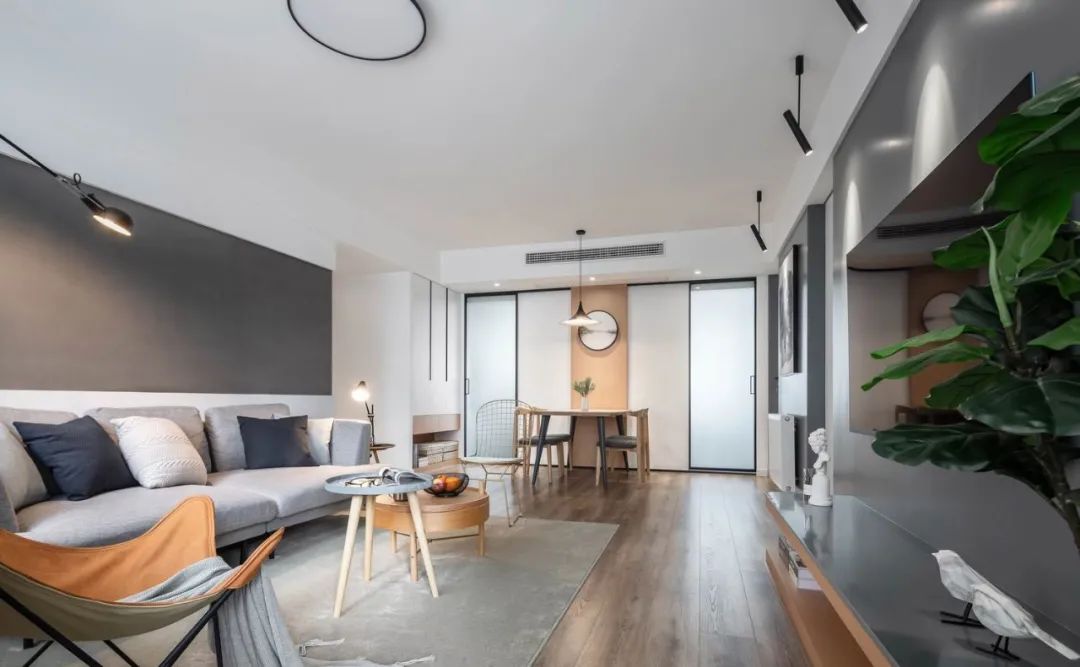 95m2只花7w:这个简约的温馨小两居,堪称本年度低预算之光!