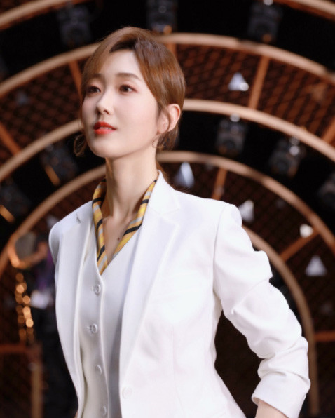 王嘉宁|王嘉宁，颜值与才华出众的央视新生代美女主持人