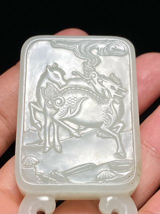 交易|清乾隆 和田玉籽料 白玉 骏马麒麟 诗文 提携 挂件 子冈款