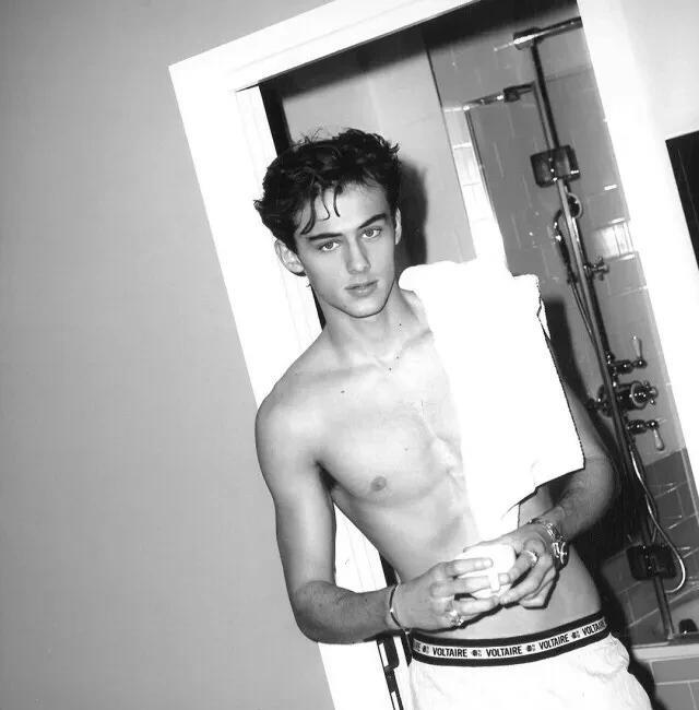 |世界第一美少年!12岁爆红,如今22岁帅的人神共愤