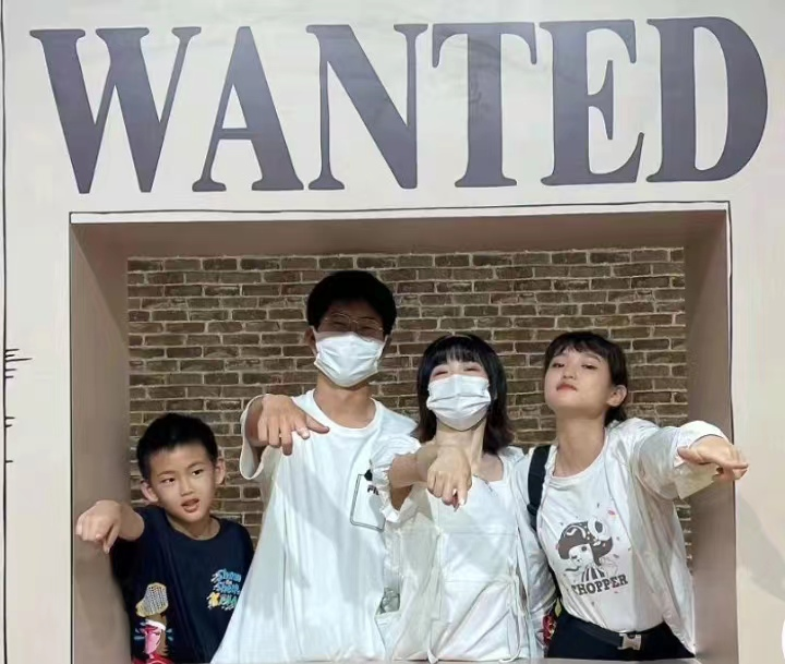 穿衣搭配|孙卓“穿衣风格”有变化，与亲姐合影随之流出，网友: 男女有别