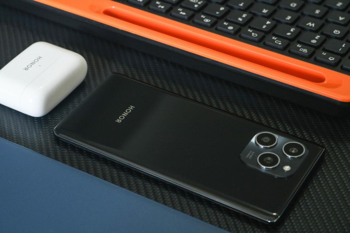 幽靈線|榮耀60 SE評測：僅售2199元，打破屏幕天花板是什么體驗？