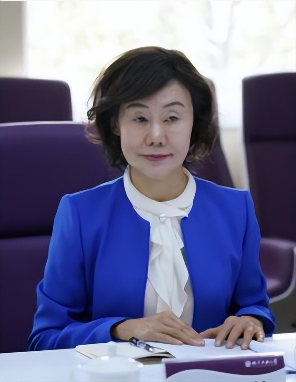 美女副校长落网:开跑车在学校高调进出,起底权色交易上位史