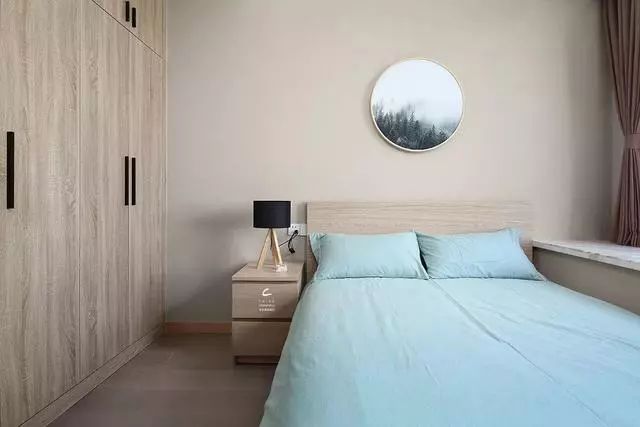 99㎡北欧三居,客厅素雅通透,原木色餐厅温馨又大气!