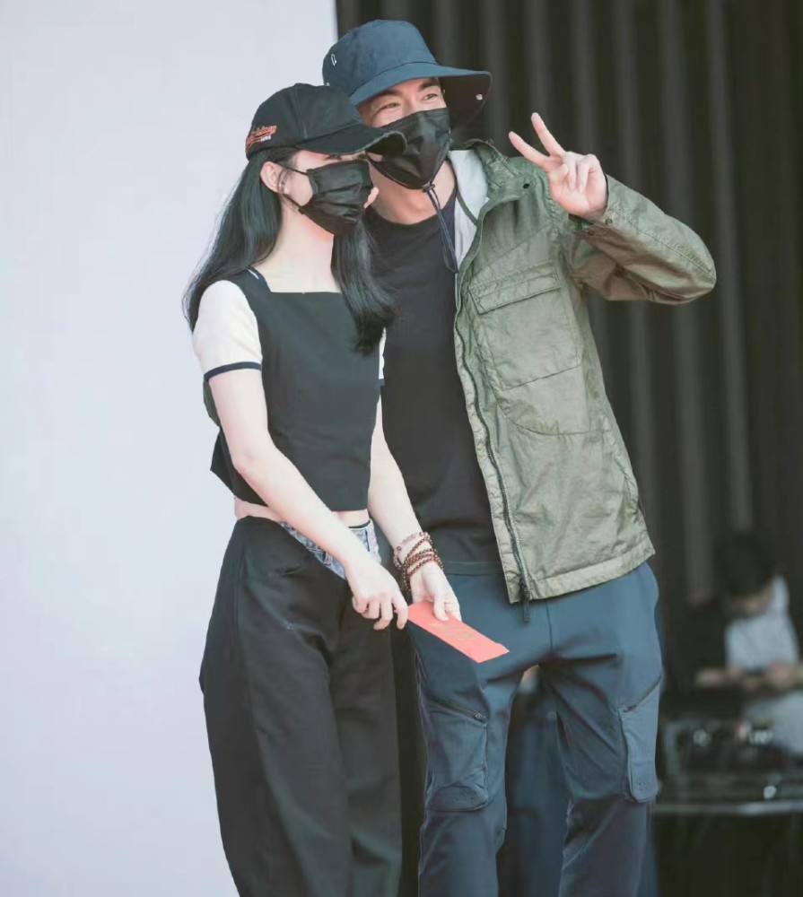 宋轶|宋轶与白敬亭恋情后续!亲妈手滑点赞准女婿,网传双方见过父母