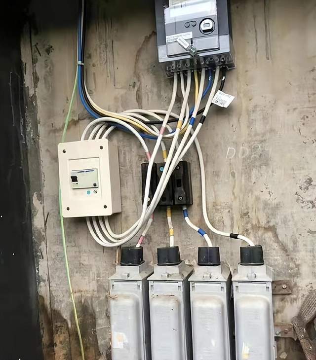 成龙前女友到工地干装修,一人兼职七份工作,气质和神色大不如前