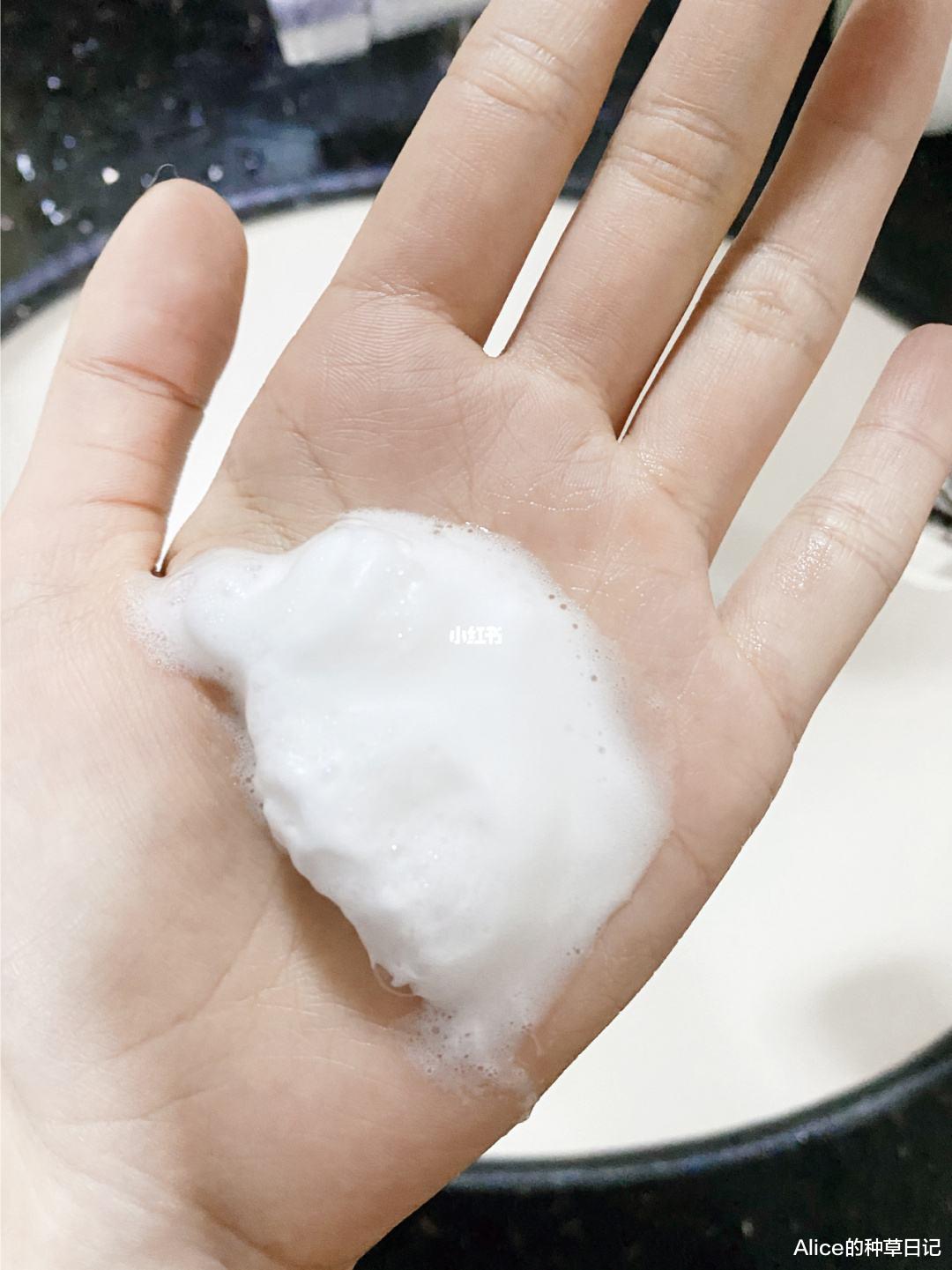 保湿 大多数人都会犯的护肤误区！皮肤状态不健康可能就是这个原因