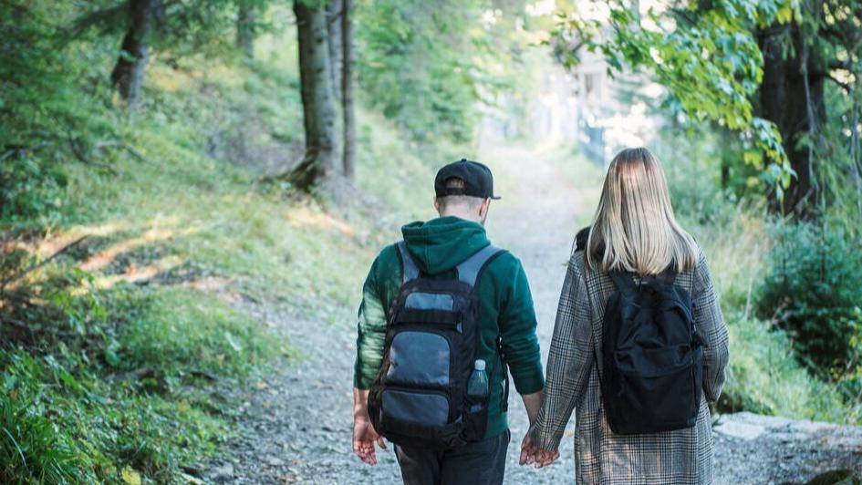 招聘|上班发现同事和同事暧昧，但都有家庭，你会怎样？