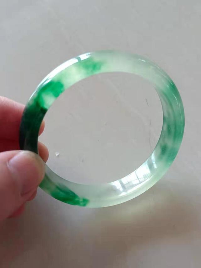 翡翠手镯|5000块预算，能买到什么样的翡翠手镯？