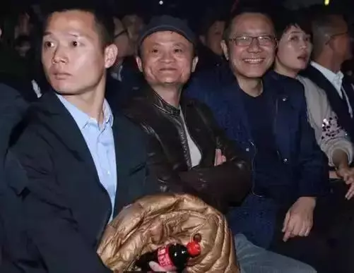 王菲|王菲：经纪人告诉我有人花1.6亿请我唱歌，但没说是马云，就拒了