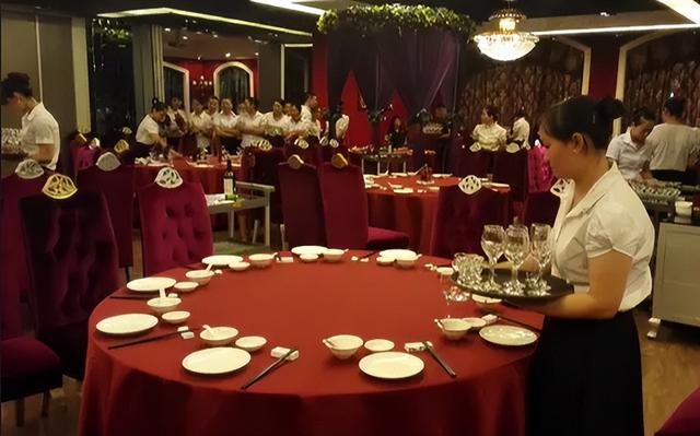 2015年湖南女子上班一夜赚8000元,丈夫看其手机后,连夜将她毁容