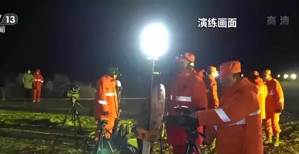 奇怪了！神十四明明装有“北斗卫星”定位，为什么还要靠人工搜索