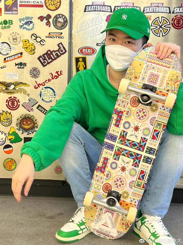 张大大|上海知名主持张大大被多个平台禁言！封号原因成谜，网友喊话：黑转粉