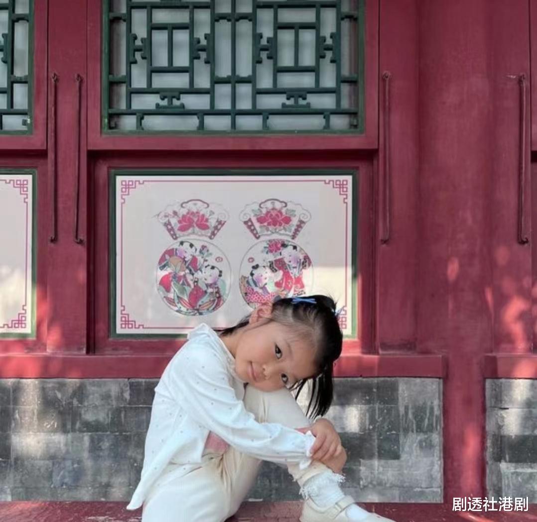 陈展鹏|二人世界便造人?TVB视帝携妻澳洲公干兼度假,网友:2人去3人回