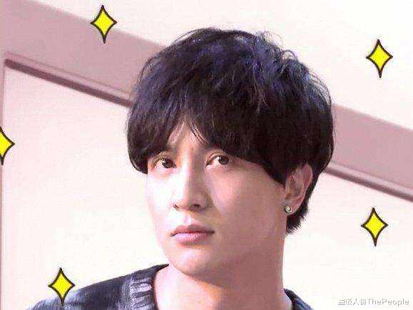 许佳琪|男星割双眼皮是分水岭？成龙周星驰提颜值，陈浩民眼皮能夹死苍蝇