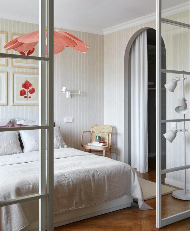 在46平小公寓,做自己生活的主角,有衣帽间还有西瓜红橱柜与窗帘