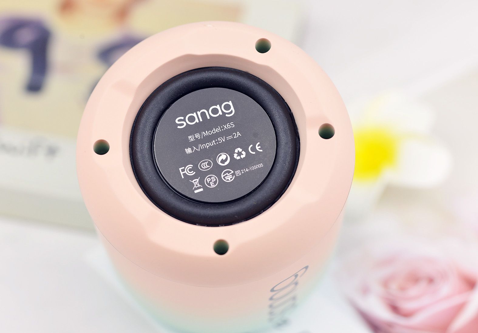 小米科技|便携蓝牙音箱推荐：159元高颜值音箱，创新渐变色变时尚桌搭单品