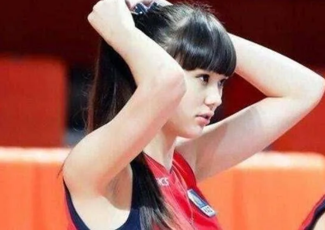 运动员|亚洲排球第一女神，1.8米完美身材，如今择偶标准是黑人运动员