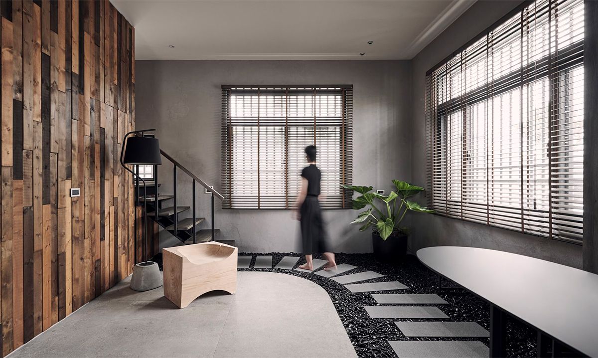 客厅不铺木地板,改通铺石砖,填充鹅卵石,没院子也能有室内景观