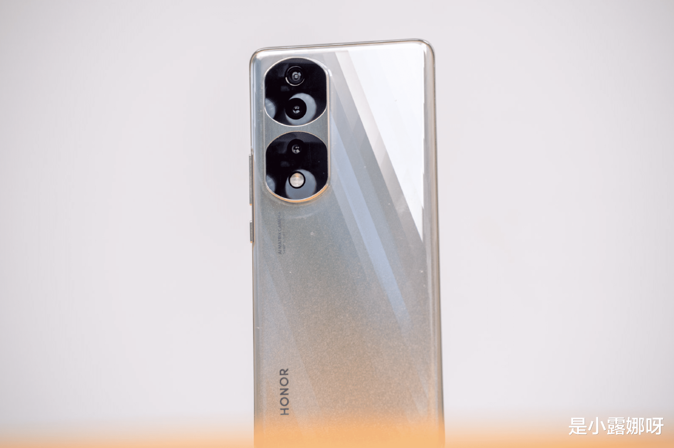 荣耀70pro|开卖2个月后，从3699元跌至2999元，荣耀70Pro价格明显松动！